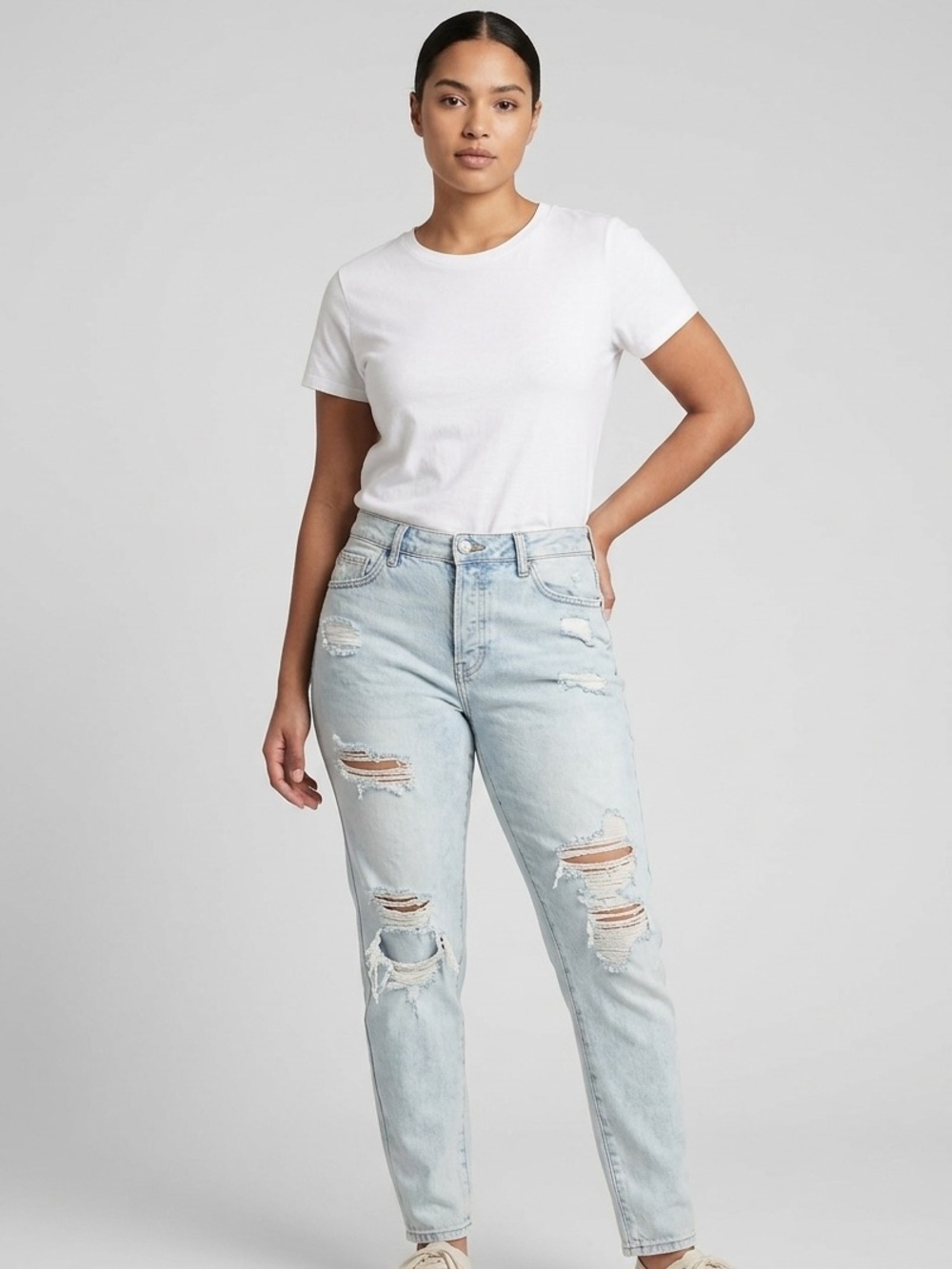 refuge Light Wash Ripped Boyfriend Jeans